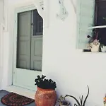 The Oceanographer's Home, A Chora Hideaway *