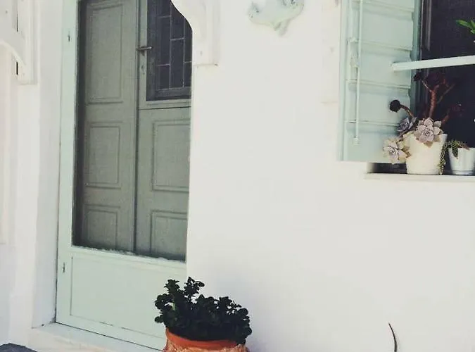 The Oceanographer's Home, A Chora Hideaway *