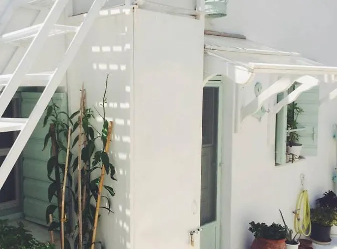 The Oceanographer's Home, A Chora Hideaway *