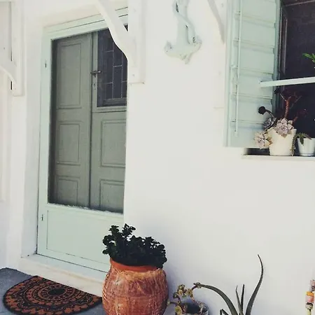 The Oceanographer's Home, A Chora Hideaway *