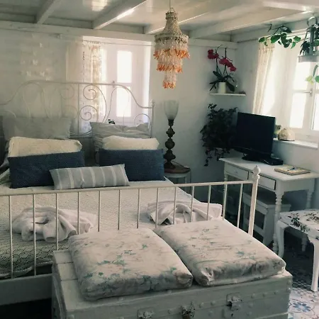 The Oceanographer's Home, A Chora Hideaway *