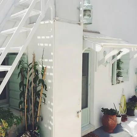 The Oceanographer's Home, A Chora Hideaway *