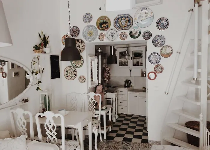 The Oceanographer's Home, A Chora Hideaway 펜션 *